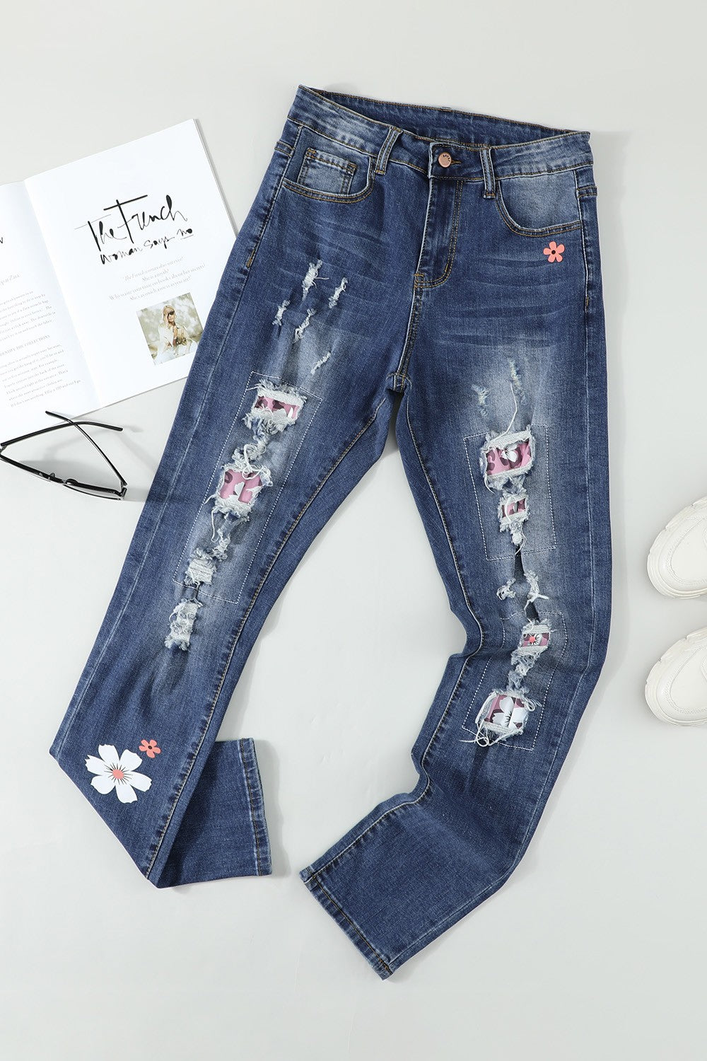 Distressed Buttoned Jeans with Pockets